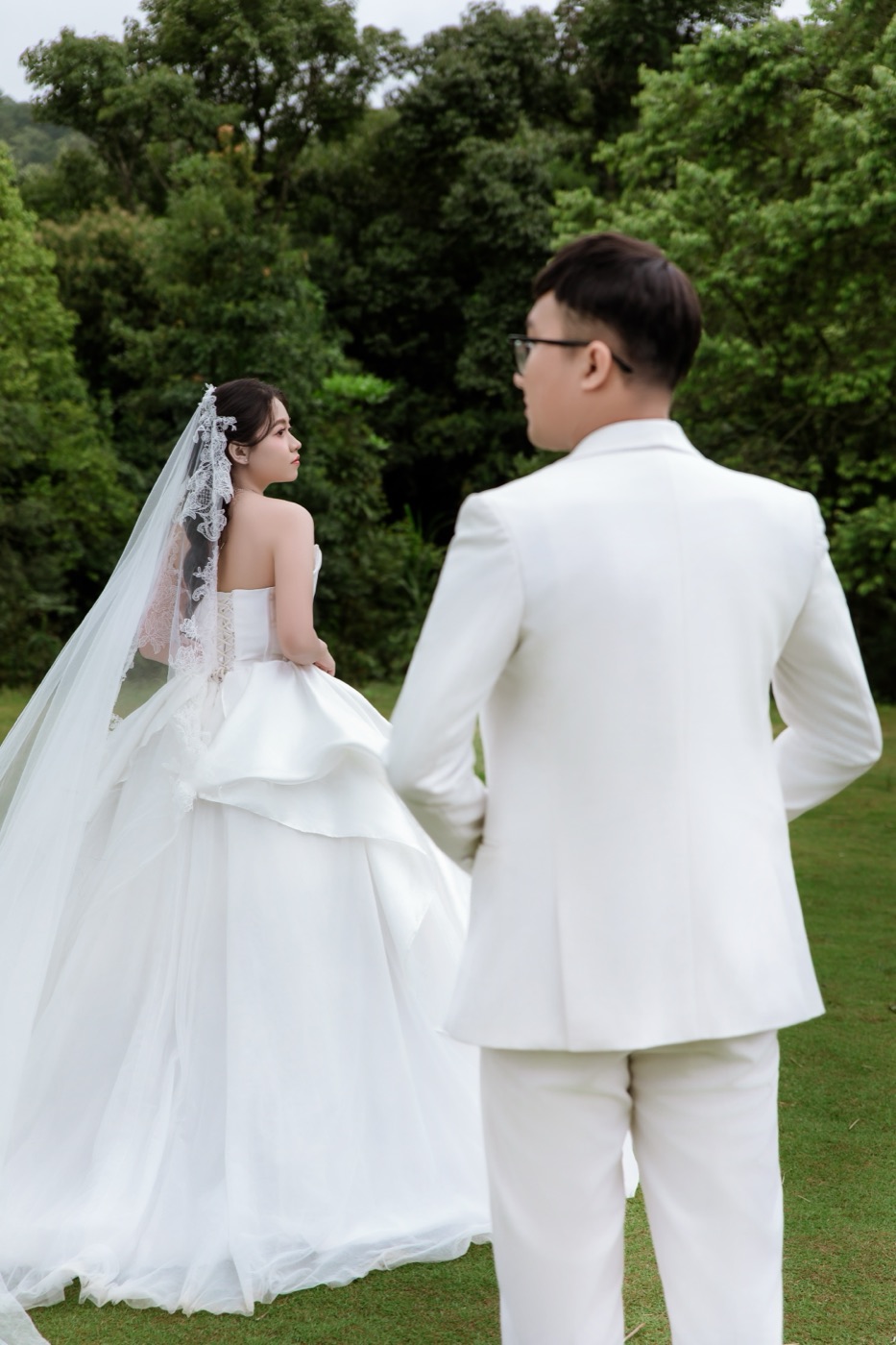 Cùng bước giữa rừng cây